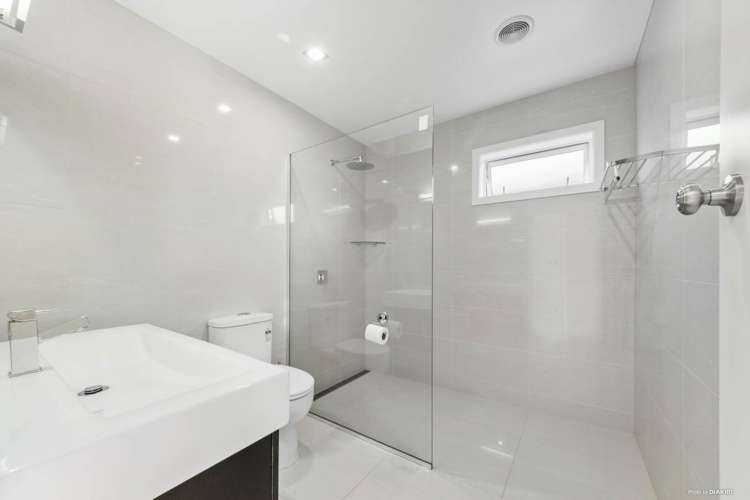 24 Golf Road New Lynn_12