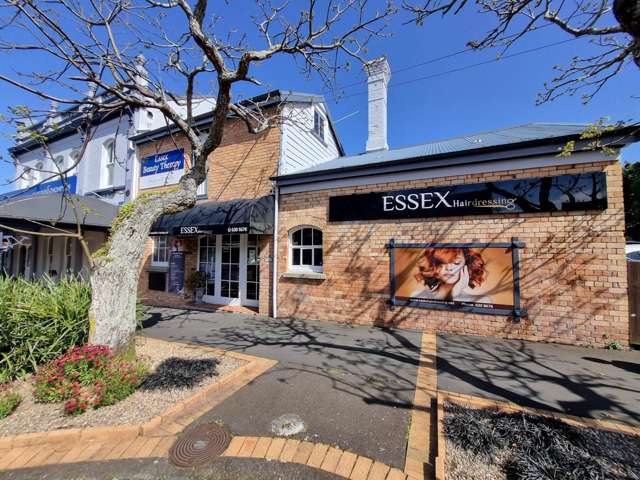 CHARACTER RETAIL IN MOUNT EDEN VILLAGE