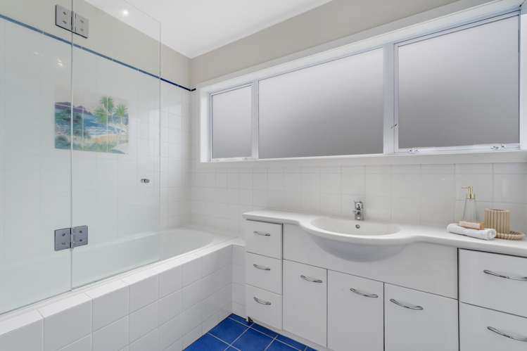 22 Andrea Place Sunnyhills_35