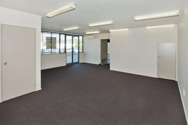 Unit 1,77  Porana Road Wairau Valley_1