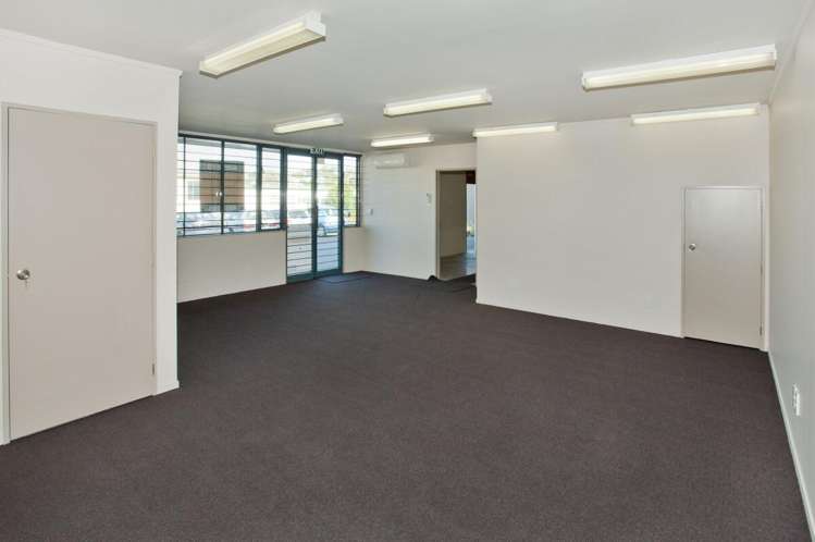 Unit 1,77  Porana Road Wairau Valley_1