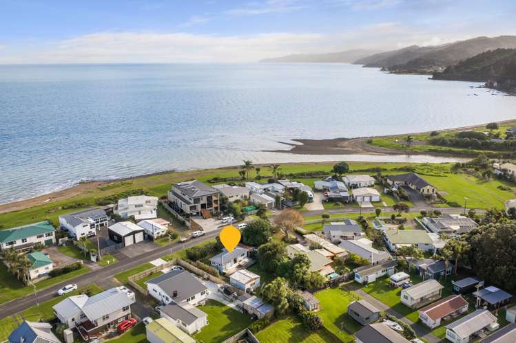 36 Seaview Ave Te Puru_21