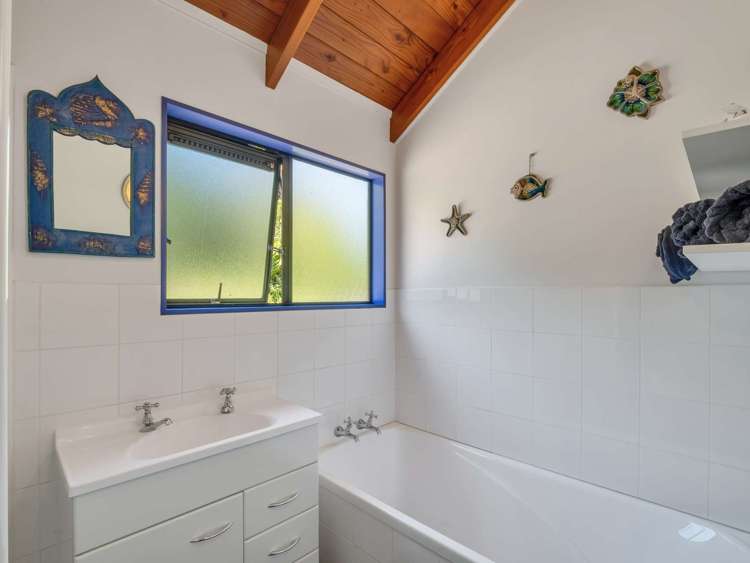 11 North Way Titirangi_19