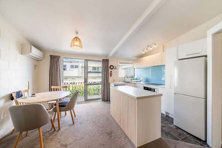 4/23 Collins Avenue Tawa_12