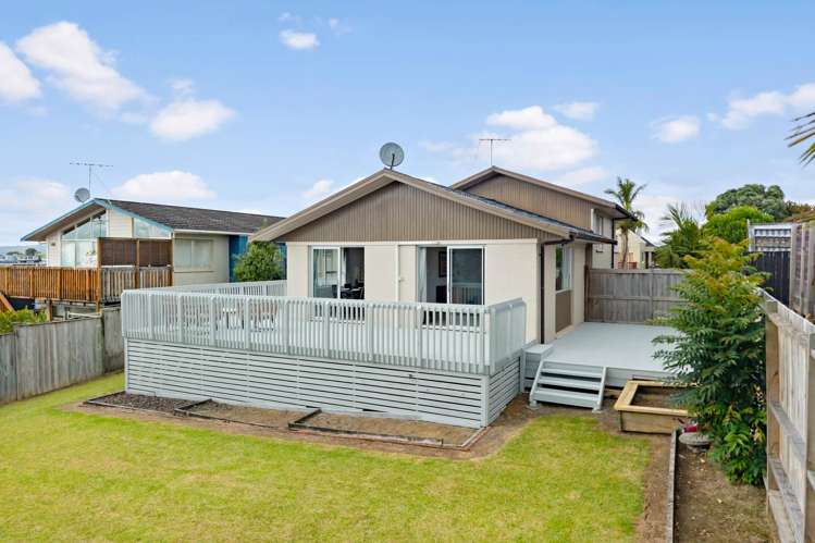 4 Haseler Crescent Mellons Bay_17