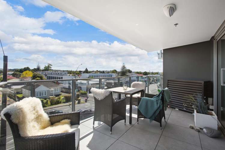 2A/84 Gunner Drive Te Atatu Peninsula_16