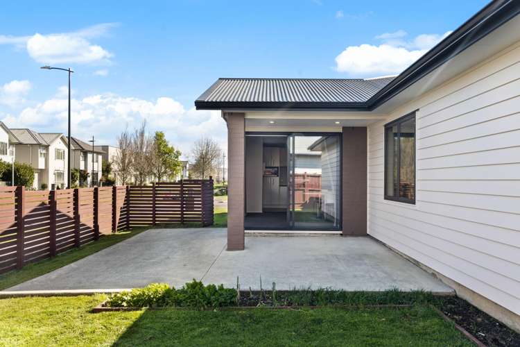11 Soaring Bird Drive Takanini_24