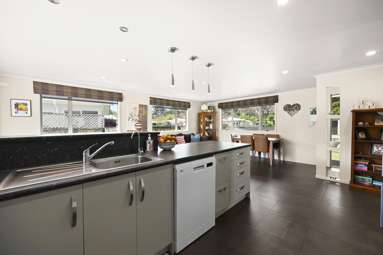 3 Brookbank Place_3