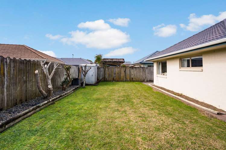 11 Headcorn Place Botany Downs_16
