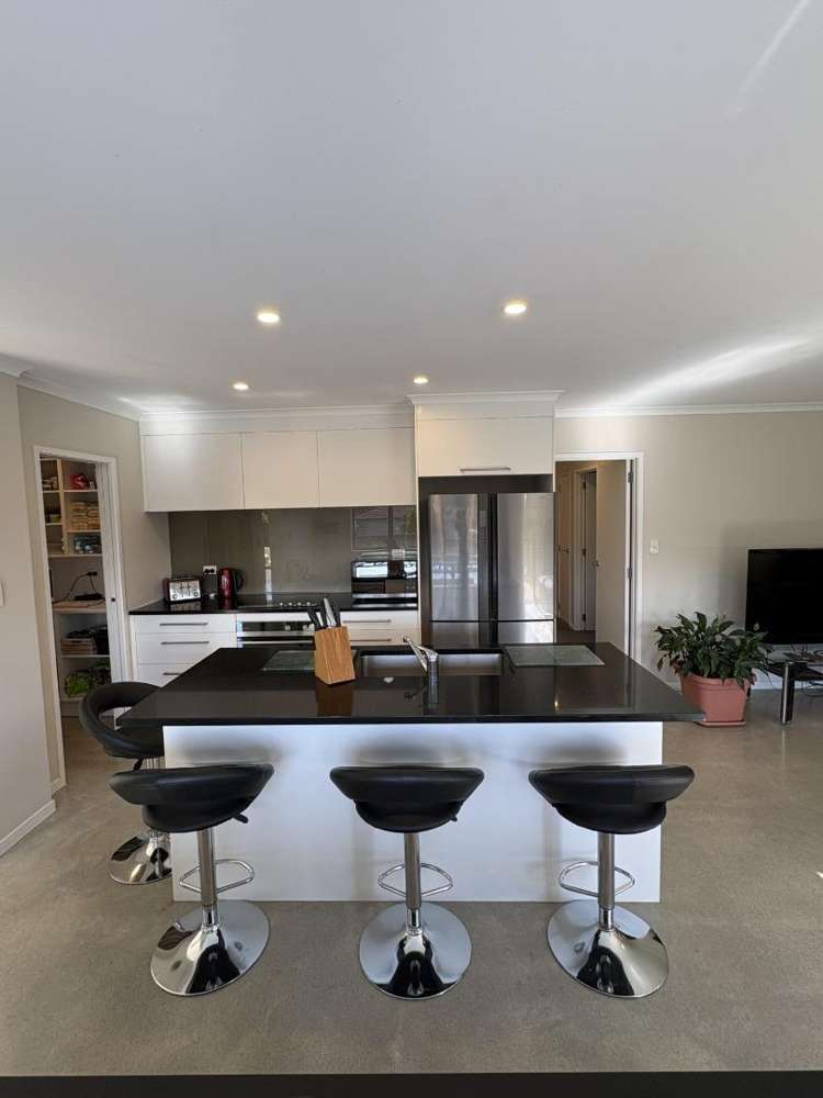 2 Alva Glen Place 11554_1