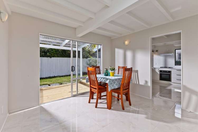 2/8 Gladstone Road Northcote_7