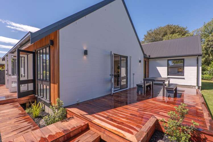 10 Esher Place Saint Martins_19