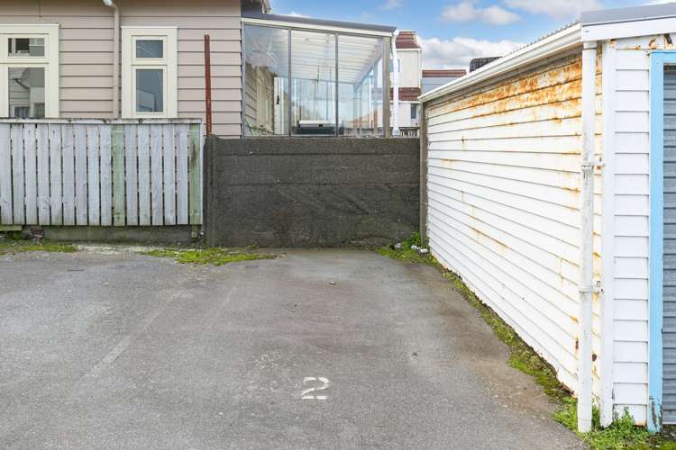 2/139 Queens Drive Lyall Bay_13