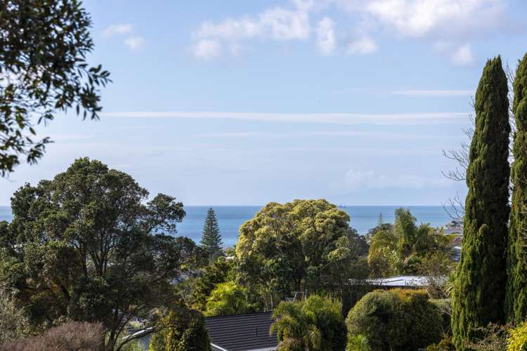 2/12 Surville Place Mairangi Bay_13