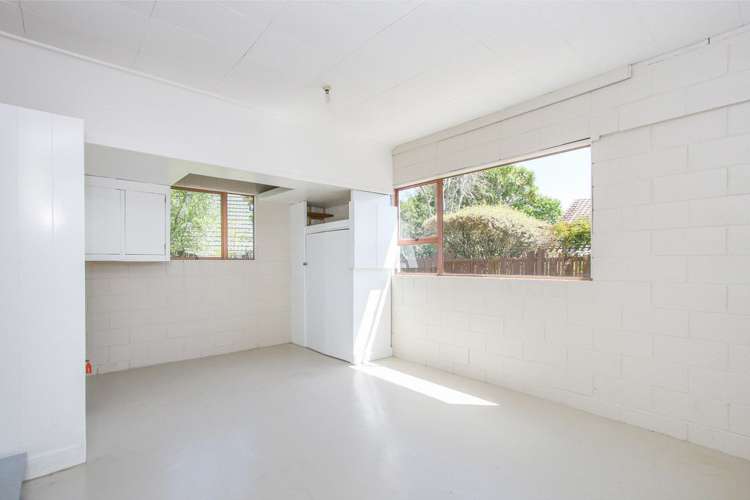 2/7 Malloy Place Eastern Beach_13