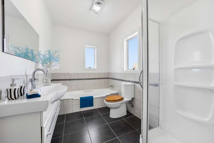 67 Golf Road New Lynn_14