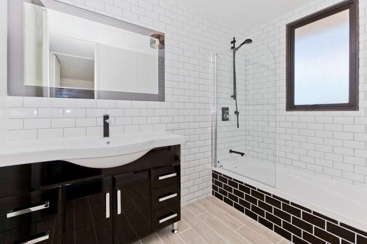 16 Maywood Crescent Glen Eden_7