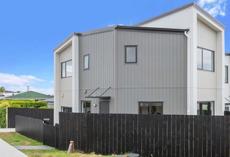 57 Bradbury Road Botany Downs_1