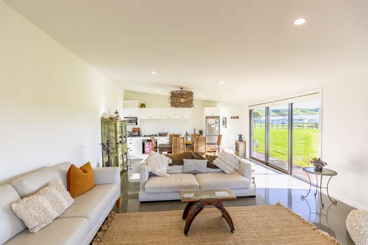 20 White Road Otane_5