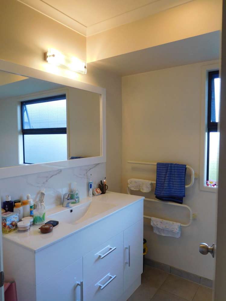 2/65 Sunset Road Totara Vale_7