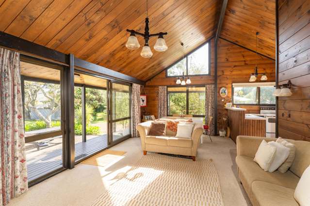 RELAXED BEACHSIDE LIVING