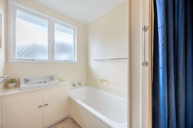 2 Takapu Street Henderson_11