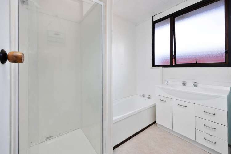 1/67 Cobham Crescent Kelston_6