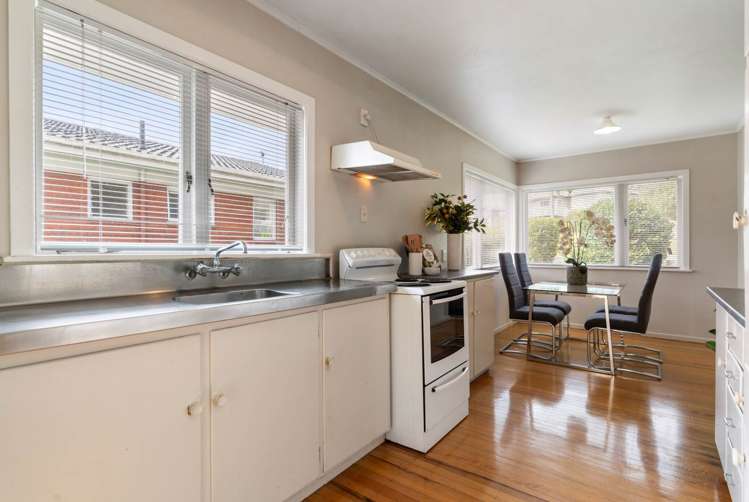 133 Vodanovich Road Te Atatu South_9