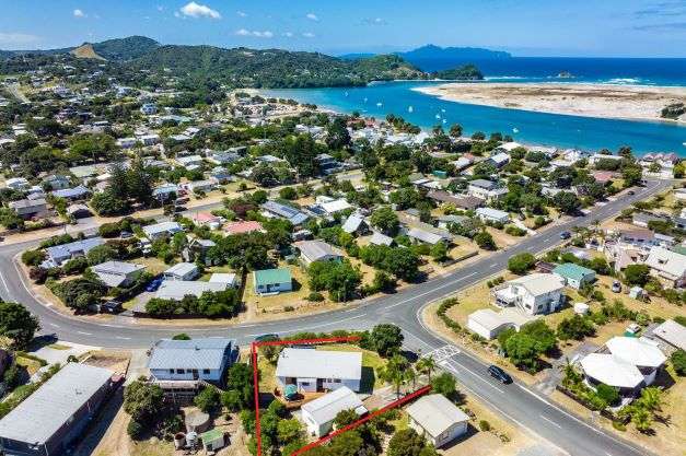 12 Holiday Crescent in Mangawhai Heads