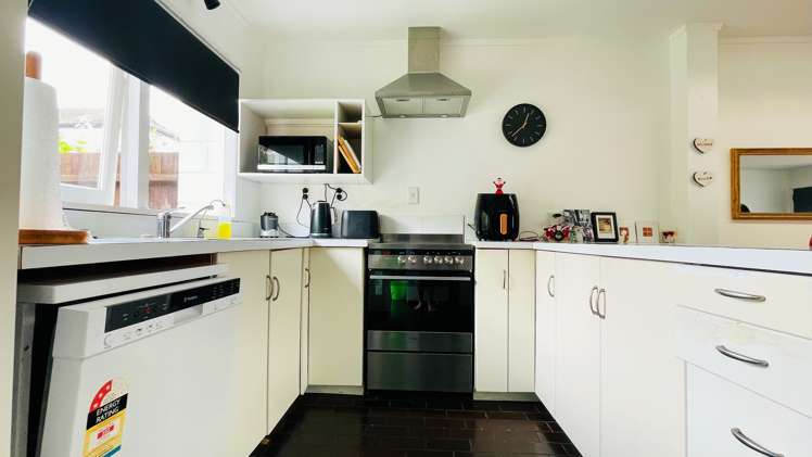 1/6 Vivian Wilson Drive Eastern Beach_11