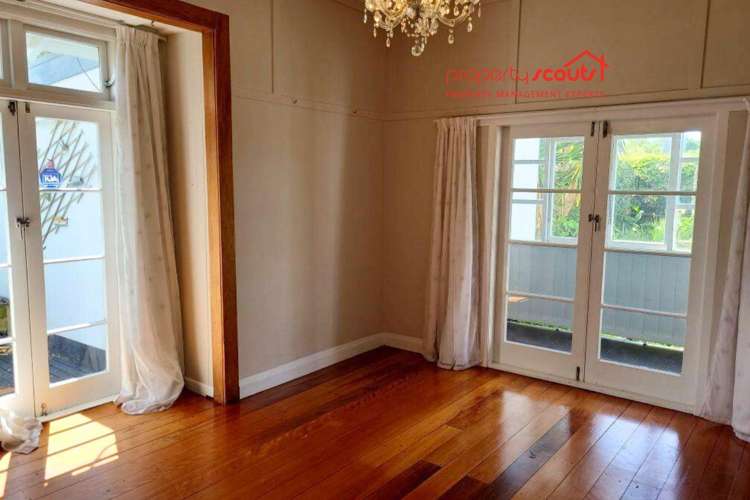 25 Sherwood Road 11614_1