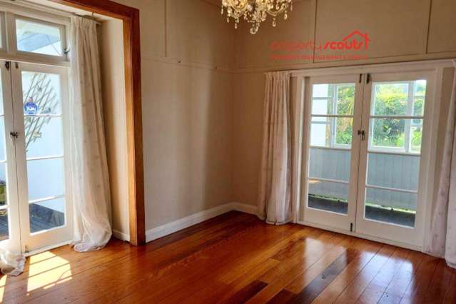 25 Sherwood Road 11614_1