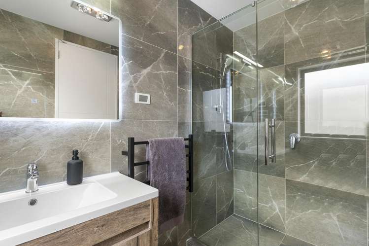 8 Keshvara Road Beachlands_24