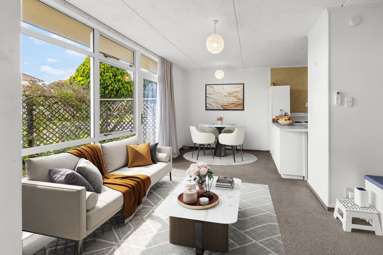 2/18 Carnot Street_1