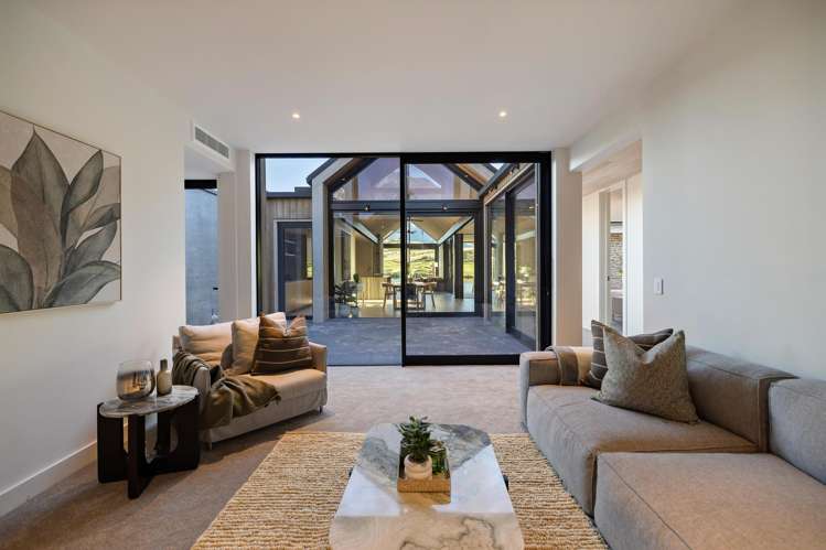 11 McKinlay Lane, Lake Tewa Jack's Point_14