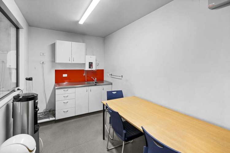 13-15 Edmonton Road Hornby_9