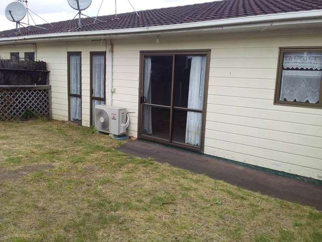 Sunny 2BR Unit in Penrose!