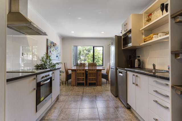 8/2 Swan Hill Drive Glen Eden_4