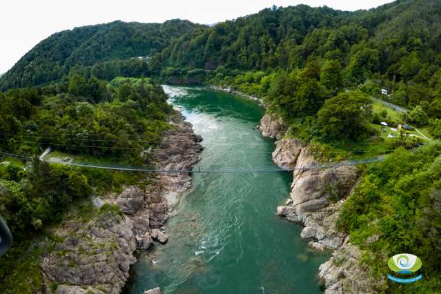 Turnkey tourism business, Buller Gorge Swingbridge