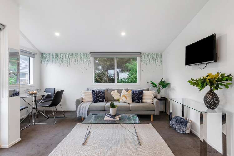 20/125 Queens Drive Lyall Bay_1