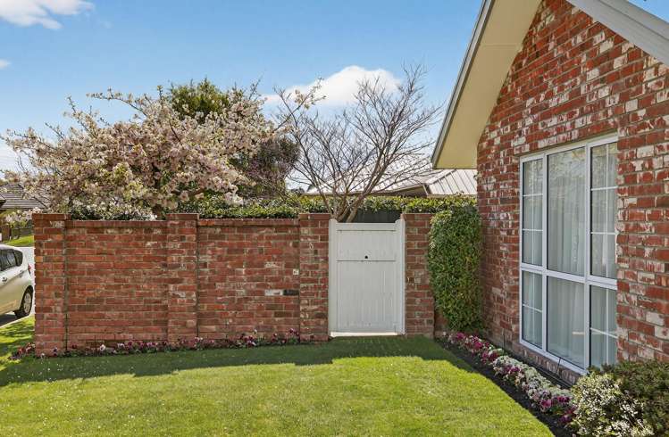 8 Avon Gate Russley_35