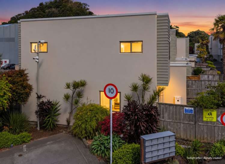 57/21 Hunters Park Dr Three Kings_29