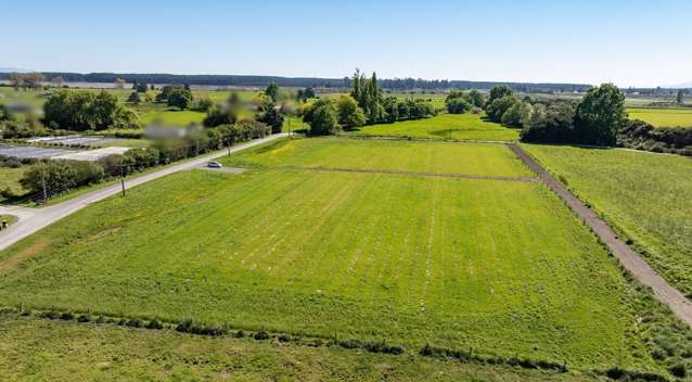 Exceptionally Rare - Idyllic Country Lane Setting