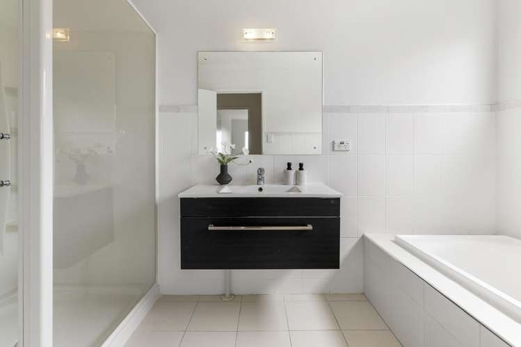 1/877 Beach Road Waiake_18