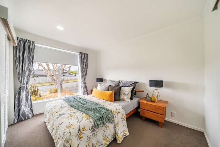 8 James Cook Drive Whitby_15