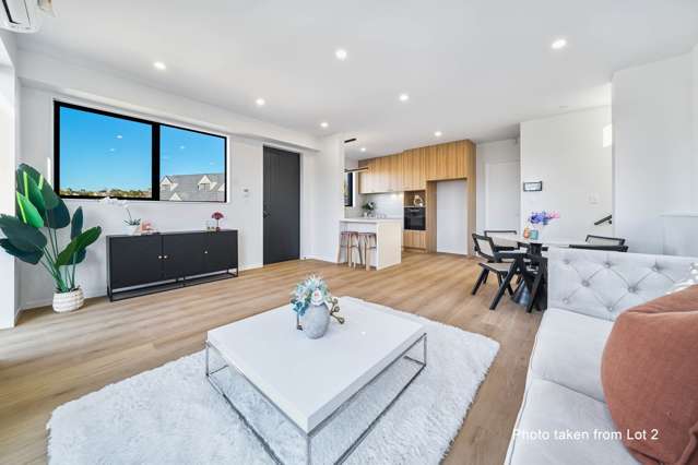 Brand New, Freestanding & Convenience Living