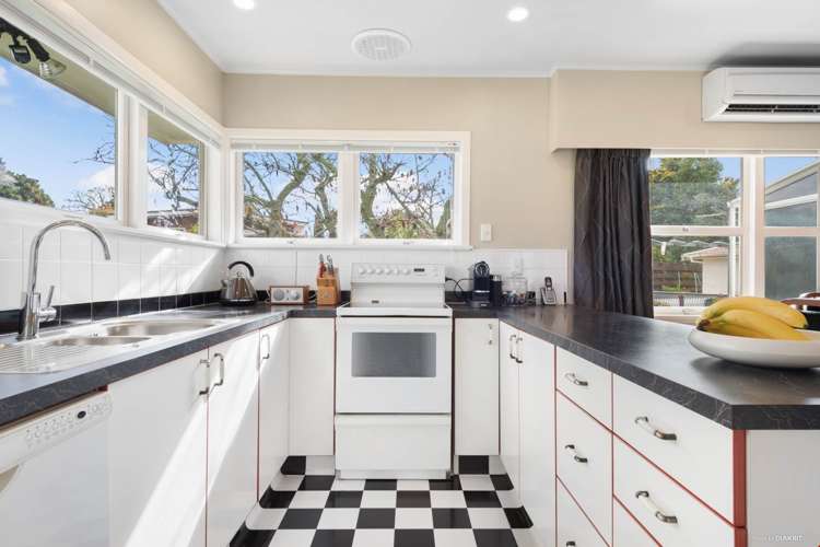 16 Crisp Avenue Pukekohe_5