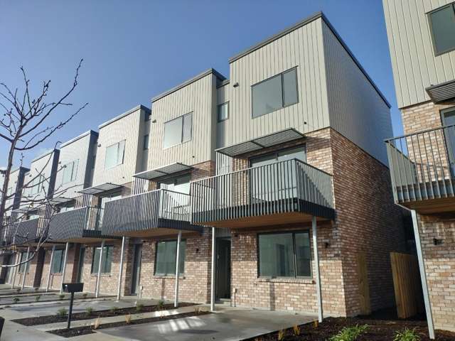 3 bedroom townhouse in Mount Wellington