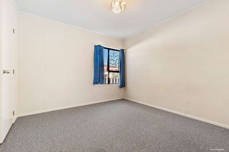 24a South Street Pahurehure_10