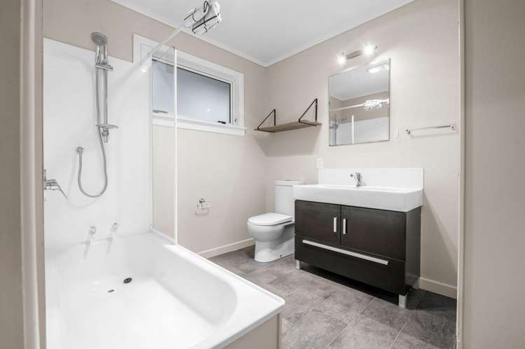 1/81A Carrington Avenue Silverdale_12